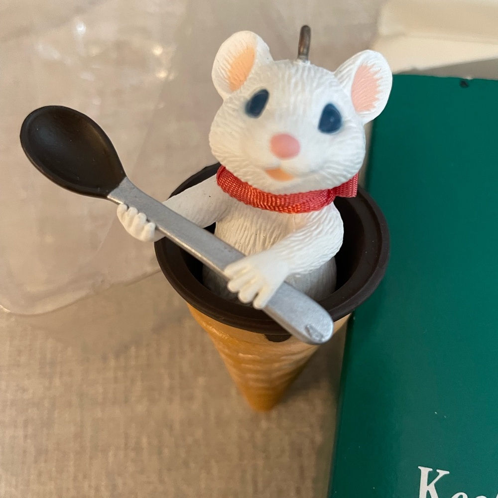 1988 Filled with Fudge Hallmark Handcrafted Ornament - Picture 6 of 6